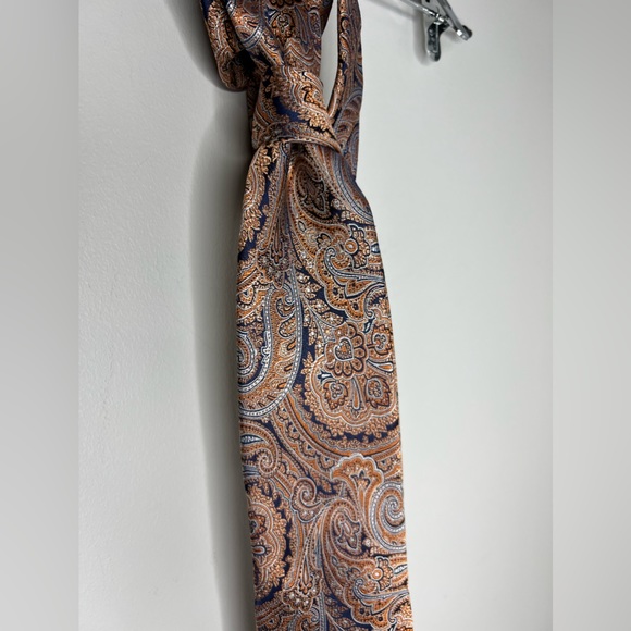 Men’s SEAN JOHN paisley neck tie. Orange with blue. Gorgeous tie! - Picture 2 of 6